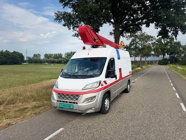 Peugeot Boxer 2.2HDI - Грузовик с подъемником: фото 1 Peugeot Boxer 2.2HDI - Грузовик с подъемником: фото 1