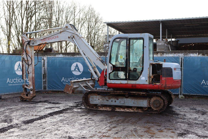 Takeuchi TB175 - Гусеничный экскаватор: фото 3 Takeuchi TB175 - Гусеничный экскаватор: фото 3