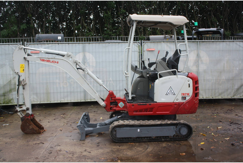 Takeuchi TB216 - Мини-экскаватор: фото 2 Takeuchi TB216 - Мини-экскаватор: фото 2