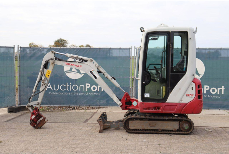Takeuchi TB216 - Мини-экскаватор: фото 2 Takeuchi TB216 - Мини-экскаватор: фото 2