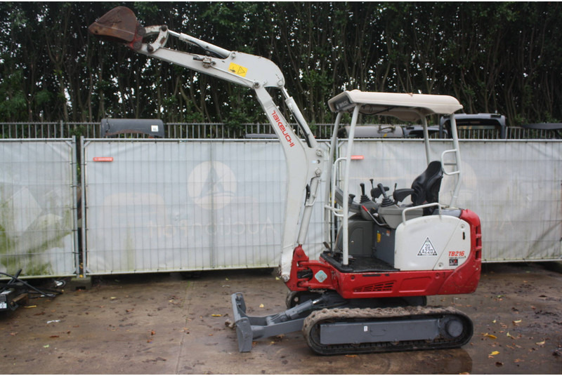 Takeuchi TB216 - Мини-экскаватор: фото 4 Takeuchi TB216 - Мини-экскаватор: фото 4