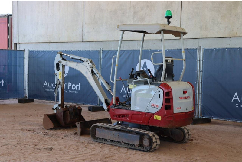 Takeuchi TB216 - Мини-экскаватор: фото 3 Takeuchi TB216 - Мини-экскаватор: фото 3