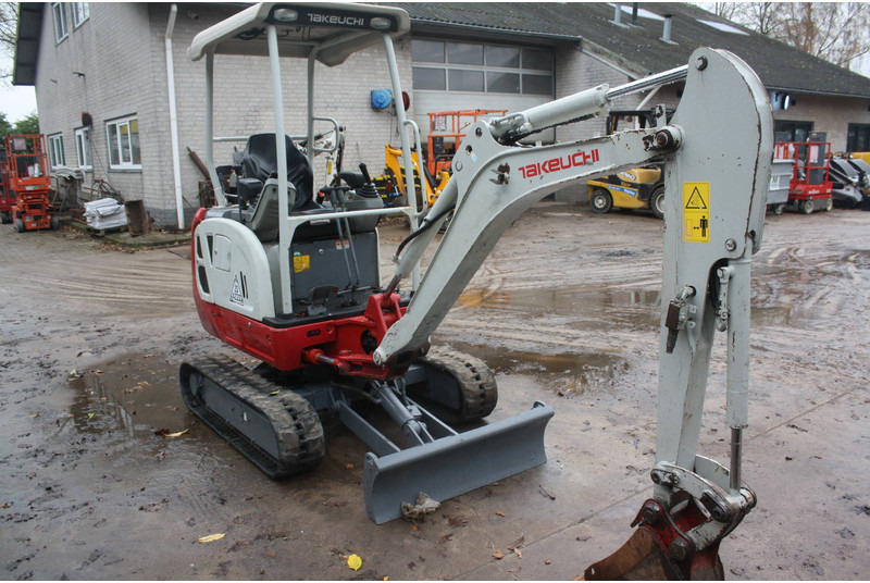 Takeuchi TB216 - Мини-экскаватор: фото 5 Takeuchi TB216 - Мини-экскаватор: фото 5
