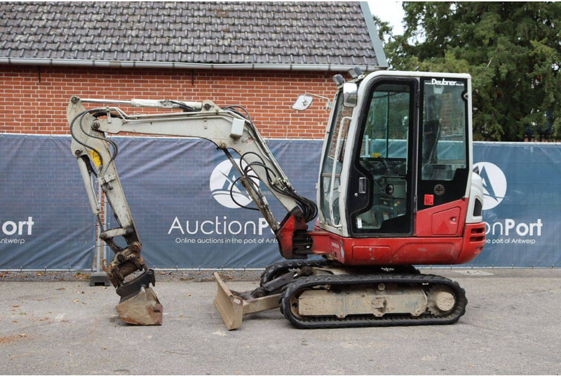 Takeuchi TB230 - Гусеничный экскаватор: фото 1 Takeuchi TB230 - Гусеничный экскаватор: фото 1