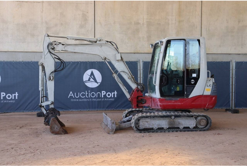Takeuchi TB235 - Мини-экскаватор: фото 1 Takeuchi TB235 - Мини-экскаватор: фото 1