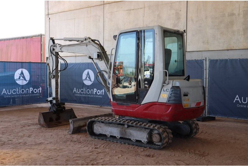 Takeuchi TB235 - Мини-экскаватор: фото 3 Takeuchi TB235 - Мини-экскаватор: фото 3