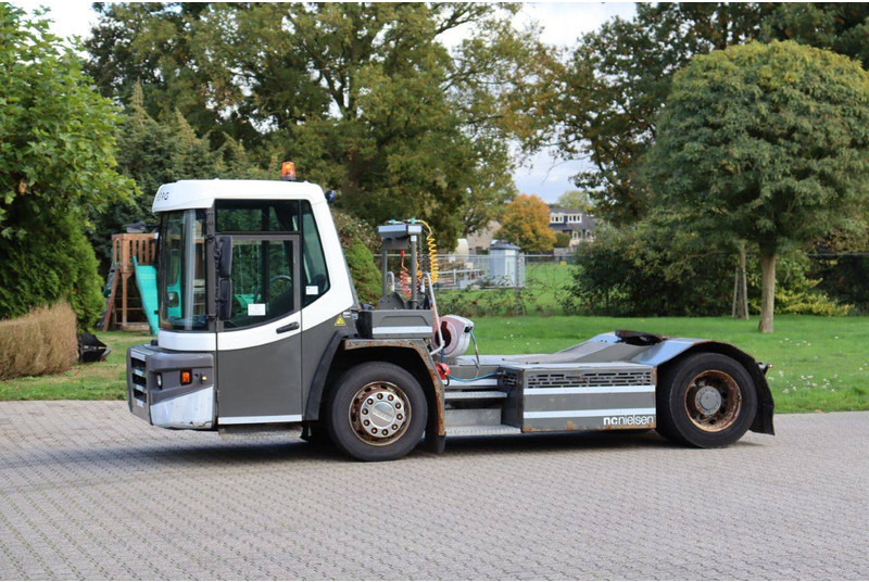 Terberg DT183 Mega - Терминальный тягач: фото 1 Terberg DT183 Mega - Терминальный тягач: фото 1