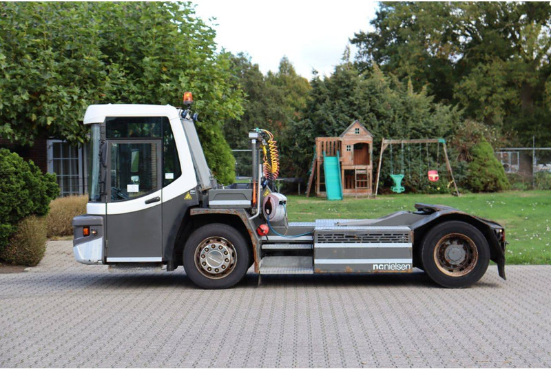 Terberg DT183 Mega - Терминальный тягач: фото 2 Terberg DT183 Mega - Терминальный тягач: фото 2