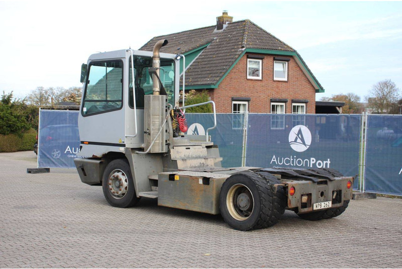 Terberg YT182 - Терминальный тягач: фото 3 Terberg YT182 - Терминальный тягач: фото 3