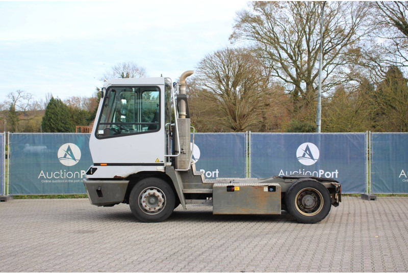 Terberg YT182 - Терминальный тягач: фото 2 Terberg YT182 - Терминальный тягач: фото 2