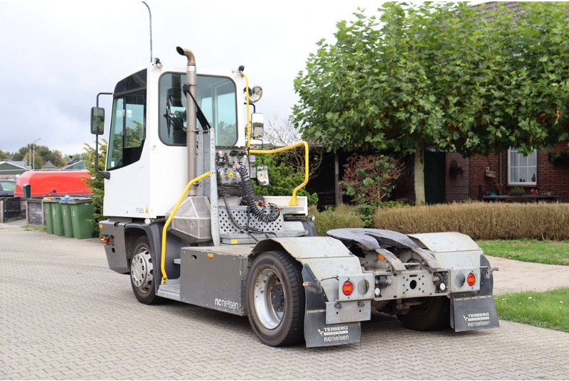 Terberg YT223 - Терминальный тягач: фото 4 Terberg YT223 - Терминальный тягач: фото 4