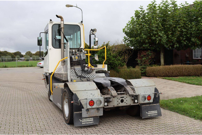 Terberg YT223 - Терминальный тягач: фото 5 Terberg YT223 - Терминальный тягач: фото 5