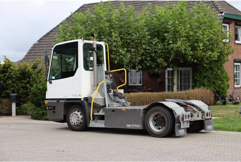 Terberg YT223 - Терминальный тягач: фото 3 Terberg YT223 - Терминальный тягач: фото 3