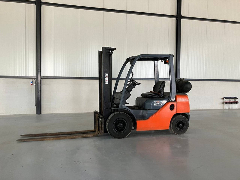 Toyota 02-8FGF25 - Газовый погрузчик: фото 1 Toyota 02-8FGF25 - Газовый погрузчик: фото 1