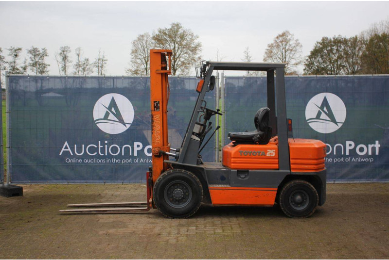 Toyota 5FG25 - Вилочный погрузчик: фото 2 Toyota 5FG25 - Вилочный погрузчик: фото 2