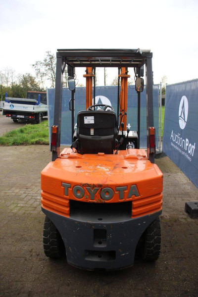 Toyota 5FG25 - Вилочный погрузчик: фото 4 Toyota 5FG25 - Вилочный погрузчик: фото 4