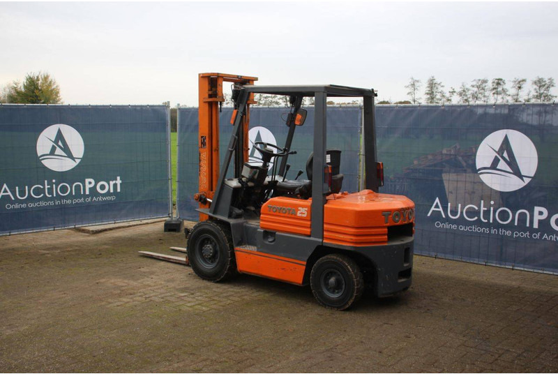 Toyota 5FG25 - Вилочный погрузчик: фото 3 Toyota 5FG25 - Вилочный погрузчик: фото 3