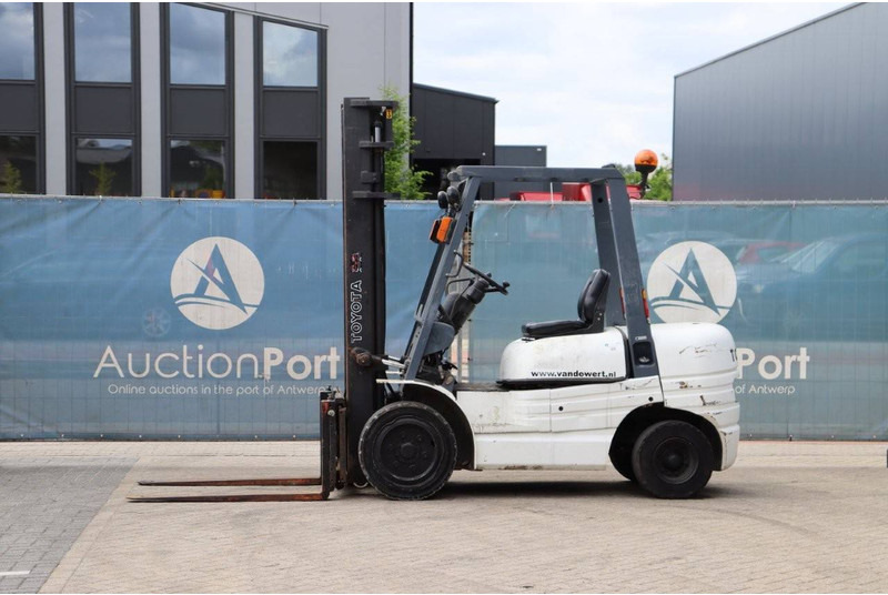 Toyota 62-6FDF30 - Дизельный погрузчик: фото 1 Toyota 62-6FDF30 - Дизельный погрузчик: фото 1