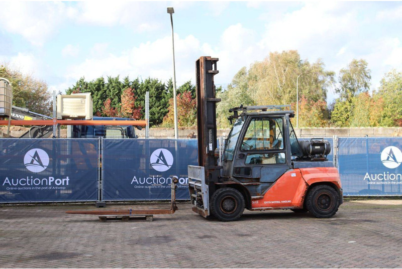 Toyota 8FG70N - Газовый погрузчик: фото 1 Toyota 8FG70N - Газовый погрузчик: фото 1