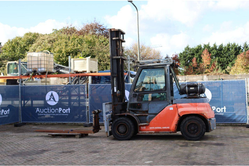 Toyota 8FG70N - Газовый погрузчик: фото 3 Toyota 8FG70N - Газовый погрузчик: фото 3