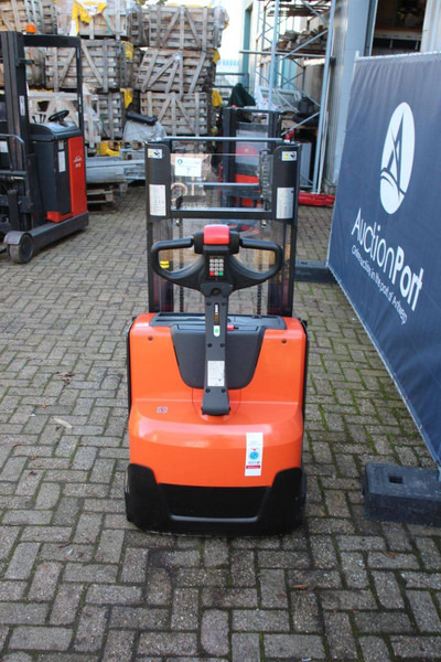 Toyota SWE200D - Штабелер: фото 4 Toyota SWE200D - Штабелер: фото 4