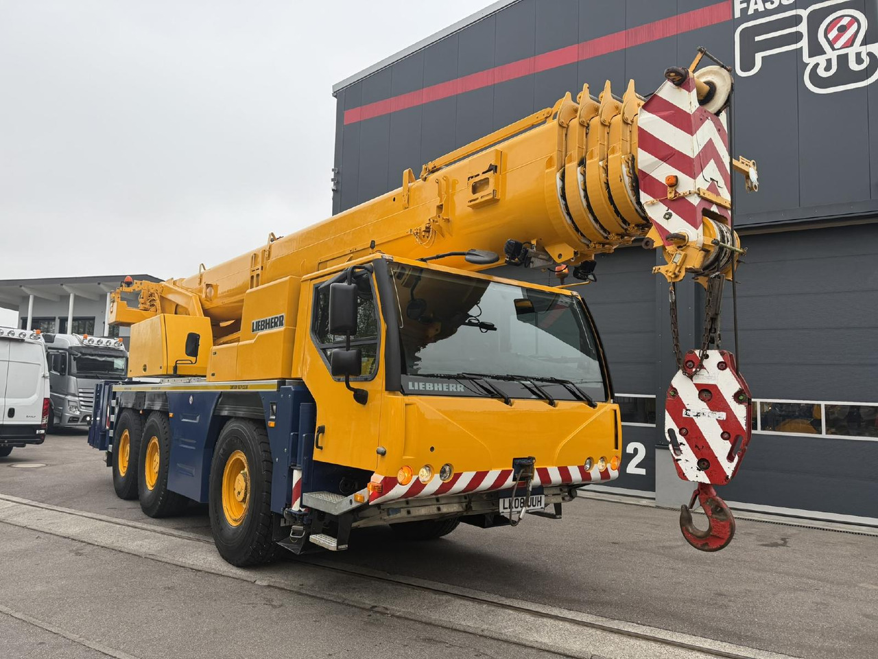 Liebherr LTM 1055-3.2 (08 - 084 745) | 6 x 6 - Мобильный кран: фото 1 Liebherr LTM 1055-3.2 (08 - 084 745) | 6 x 6 - Мобильный кран: фото 1