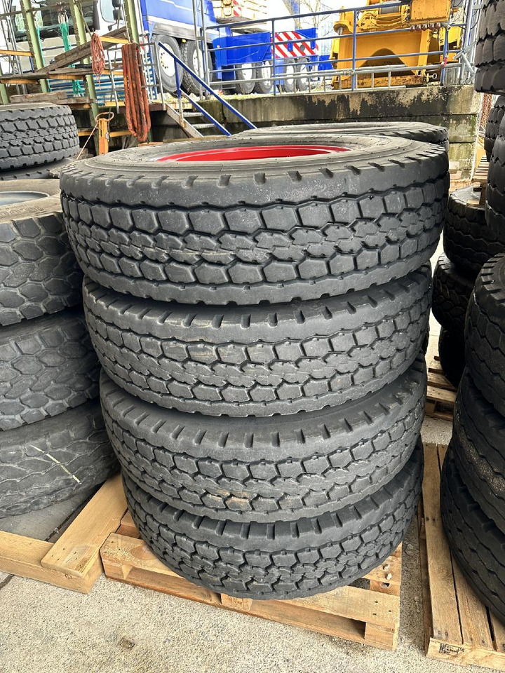 Liebherr Zubehör = Kompletträder 8 x Bridgestone VHS 385/95 R25 (14.00 R25) - Мобильный кран: фото 3 Liebherr Zubehör = Kompletträder 8 x Bridgestone VHS 385/95 R25 (14.00 R25) - Мобильный кран: фото 3