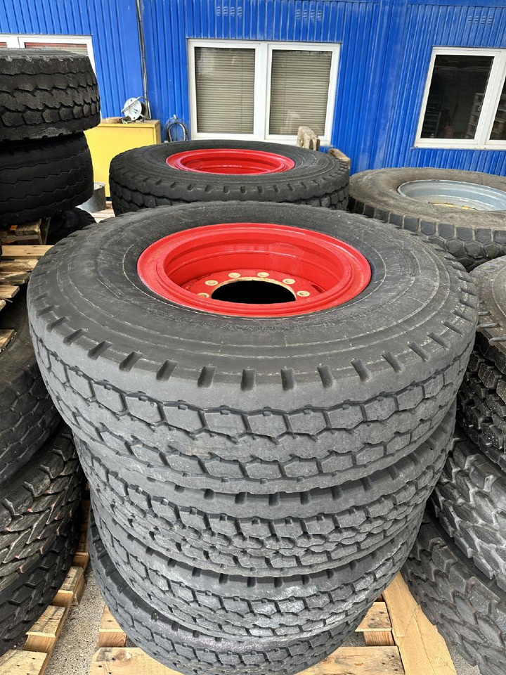 Liebherr Zubehör = Kompletträder 8 x Bridgestone VHS 385/95 R25 (14.00 R25) - Мобильный кран: фото 1 Liebherr Zubehör = Kompletträder 8 x Bridgestone VHS 385/95 R25 (14.00 R25) - Мобильный кран: фото 1