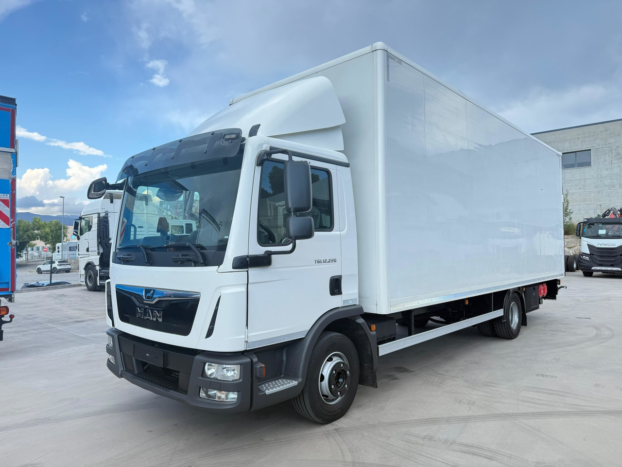 MAN 12.220 BL TGL E6 (Van) - Грузовик с закрытым кузовом: фото 1 MAN 12.220 BL TGL E6 (Van) - Грузовик с закрытым кузовом: фото 1