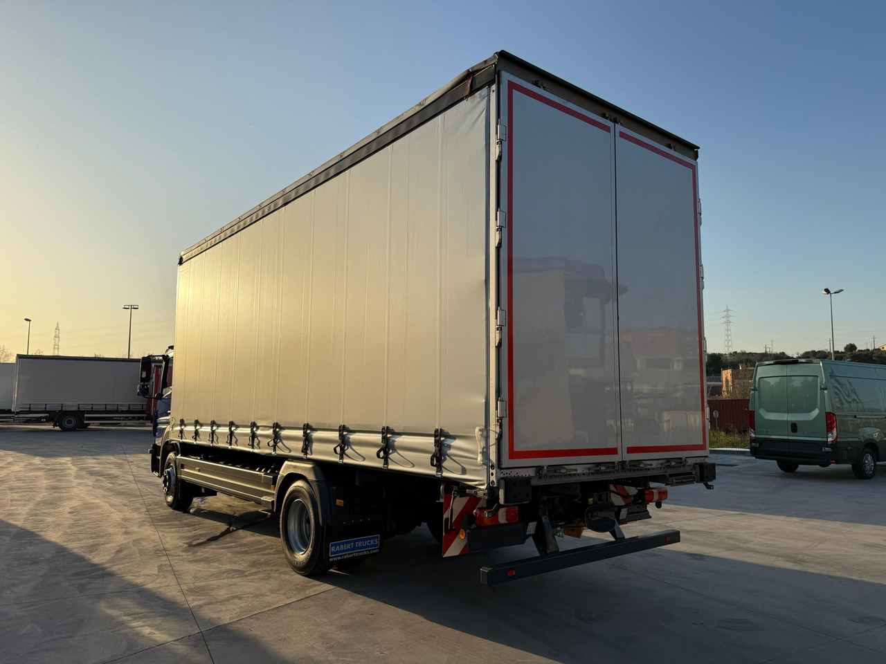 MERCEDES BENZ 16.30L Atego E6 (Tauliner) - Тентованный грузовик: фото 4 MERCEDES BENZ 16.30L Atego E6 (Tauliner) - Тентованный грузовик: фото 4