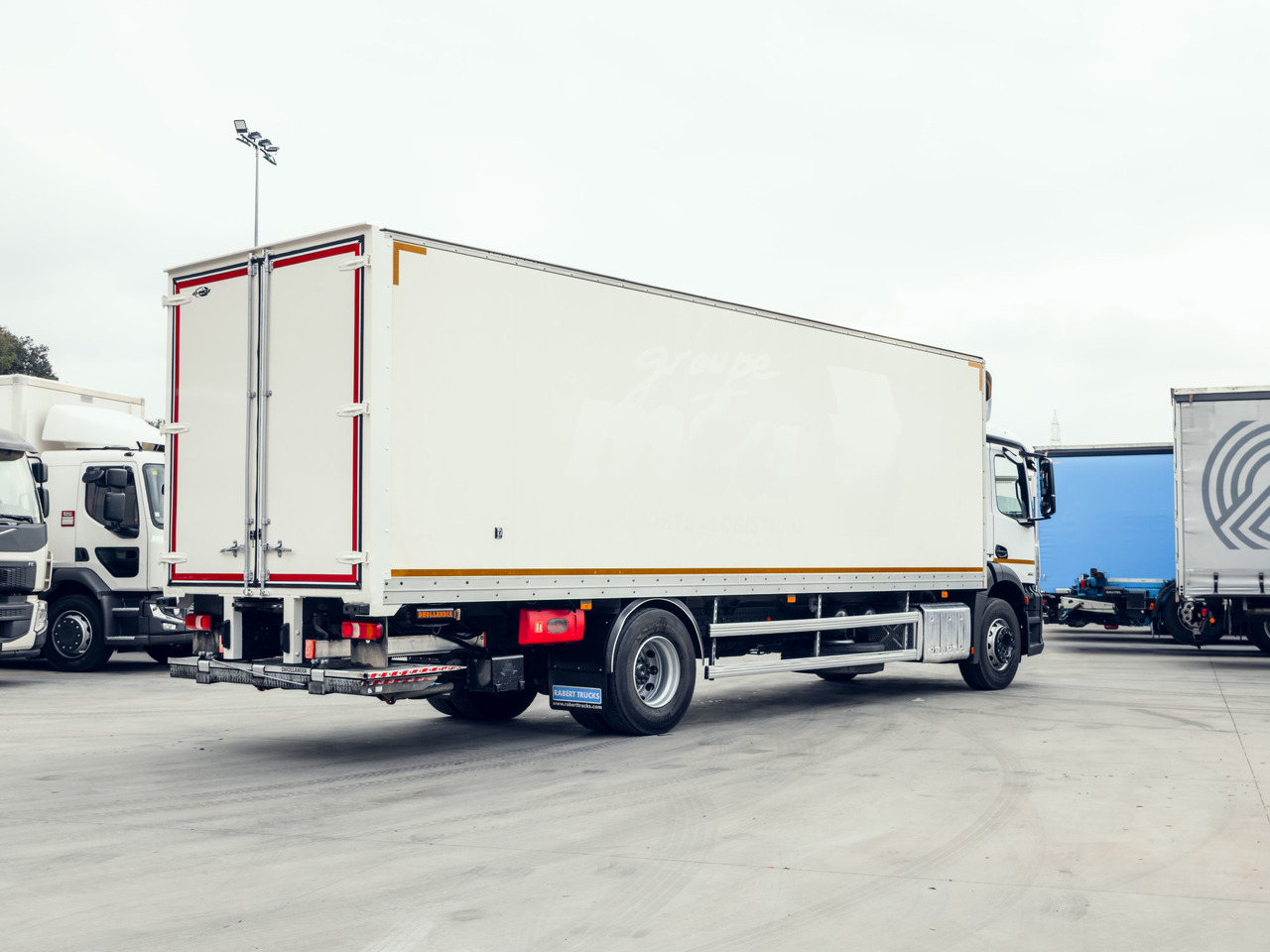 MERCEDES BENZ 18.30L Antos E6 (VAN) - Грузовик с закрытым кузовом: фото 4 MERCEDES BENZ 18.30L Antos E6 (VAN) - Грузовик с закрытым кузовом: фото 4