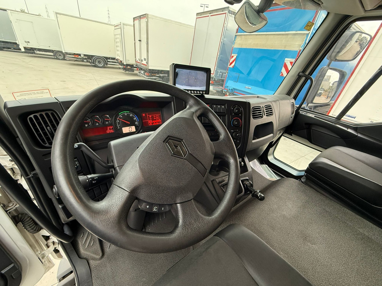 RENAULT D E6 (VAN) - Грузовик с закрытым кузовом: фото 5 RENAULT D E6 (VAN) - Грузовик с закрытым кузовом: фото 5
