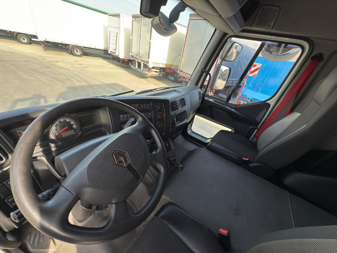 RENAULT D19 E6 (VAN) - Грузовик с закрытым кузовом: фото 5 RENAULT D19 E6 (VAN) - Грузовик с закрытым кузовом: фото 5
