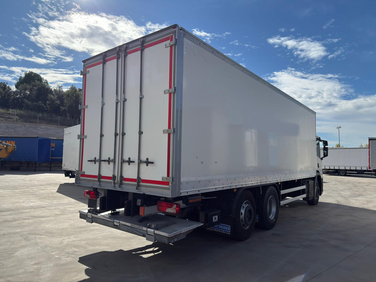 SCANIA P360 E6 (VAN) - Грузовик с закрытым кузовом: фото 4 SCANIA P360 E6 (VAN) - Грузовик с закрытым кузовом: фото 4