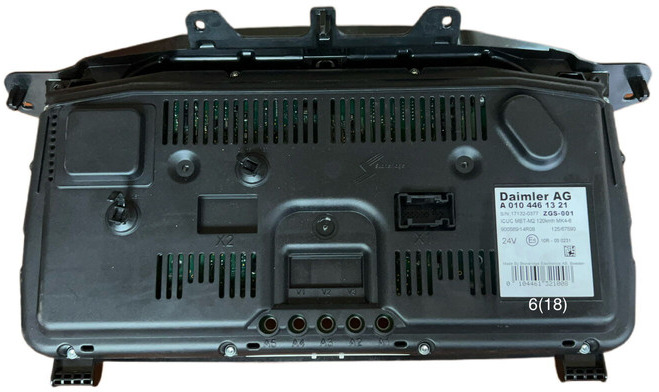 Mercedes-Benz - Приборная панель: фото 2 Mercedes-Benz - Приборная панель: фото 2