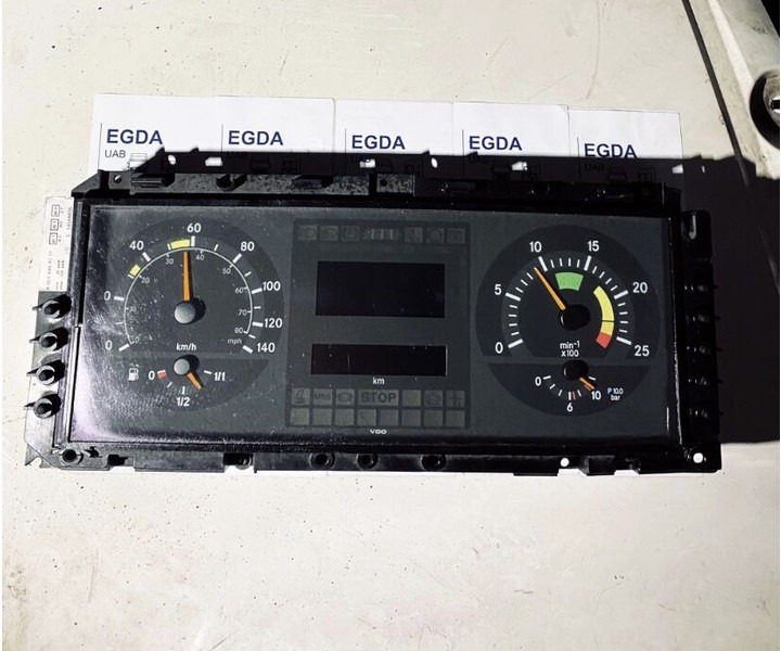 Mercedes-Benz - Приборная панель: фото 1 Mercedes-Benz - Приборная панель: фото 1