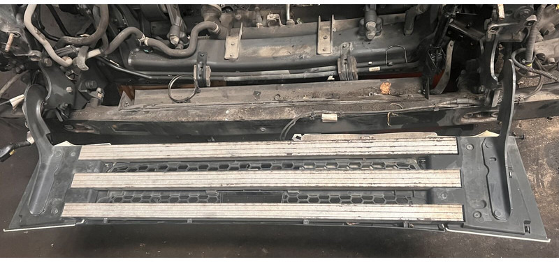 Scania R450 - Решётка радиатора: фото 2 Scania R450 - Решётка радиатора: фото 2