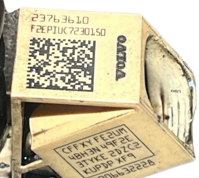 Volvo  - Топливный фильтр: фото 4 Volvo  - Топливный фильтр: фото 4