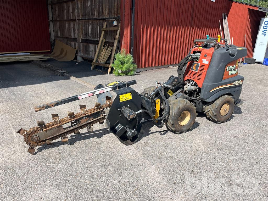 Ditch Witch R300 - Траншеекопатель: фото 1 Ditch Witch R300 - Траншеекопатель: фото 1