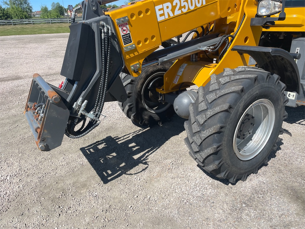 Everun 2500F PRO - Телескопический фронтальный погрузчик: фото 5 Everun 2500F PRO - Телескопический фронтальный погрузчик: фото 5