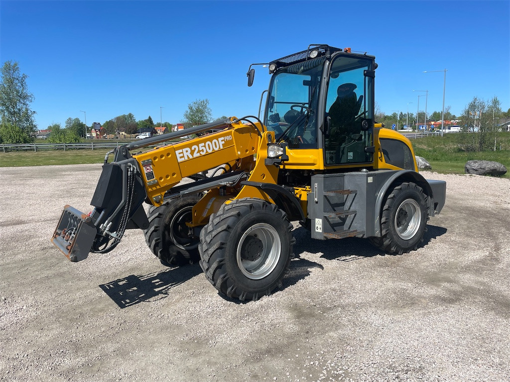 Everun 2500F PRO - Телескопический фронтальный погрузчик: фото 1 Everun 2500F PRO - Телескопический фронтальный погрузчик: фото 1