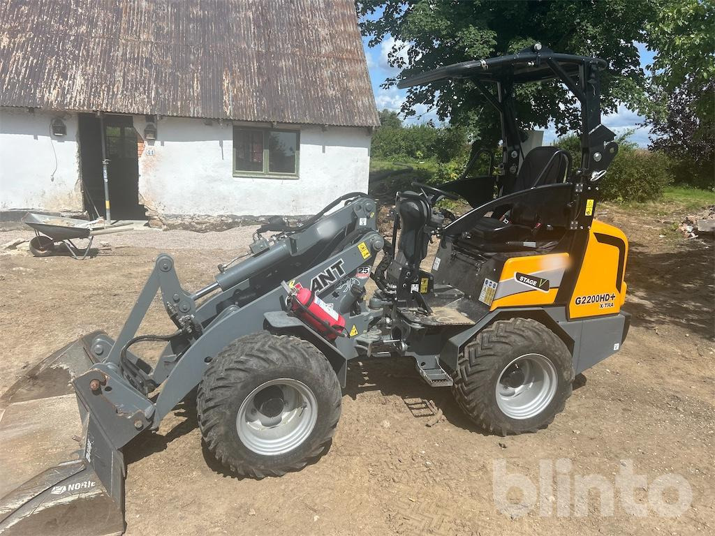 Giant G2200HD+ X-tra - 2 Redskap - Мини-погрузчик с бортовым поворотом: фото 1 Giant G2200HD+ X-tra - 2 Redskap - Мини-погрузчик с бортовым поворотом: фото 1