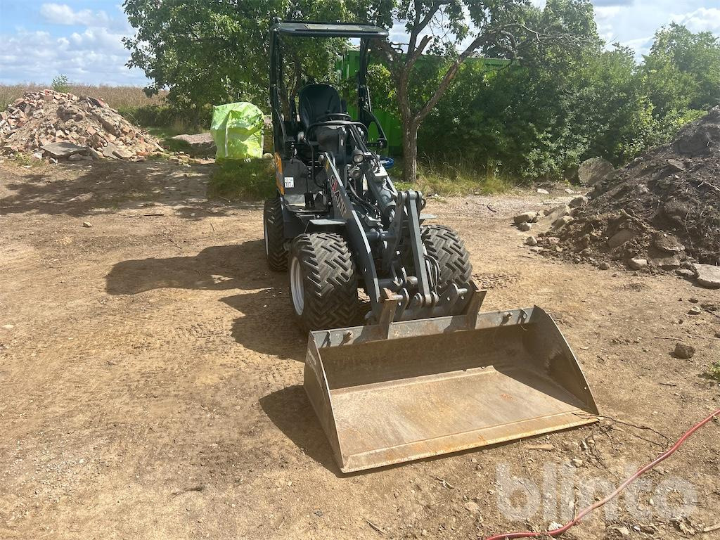 Giant G2200HD+ X-tra - 2 Redskap - Мини-погрузчик с бортовым поворотом: фото 3 Giant G2200HD+ X-tra - 2 Redskap - Мини-погрузчик с бортовым поворотом: фото 3