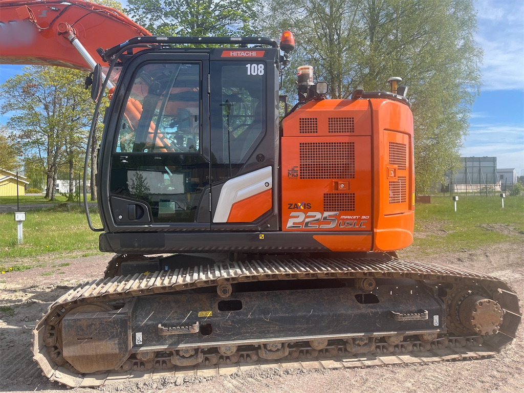 Гусеничный экскаватор Hitachi ZX225USLC-7: фото 12