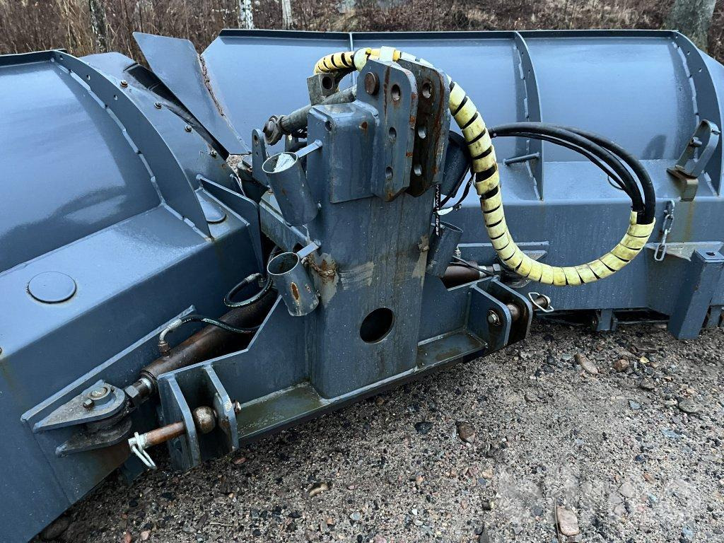 Holms - Отвал: фото 4 Holms - Отвал: фото 4