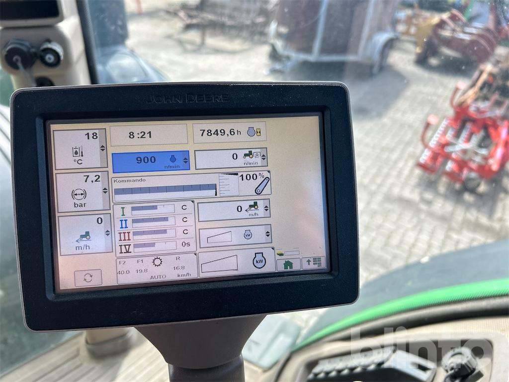 John Deere 8260 R Auto Power (2013) - Трактор: фото 5 John Deere 8260 R Auto Power (2013) - Трактор: фото 5