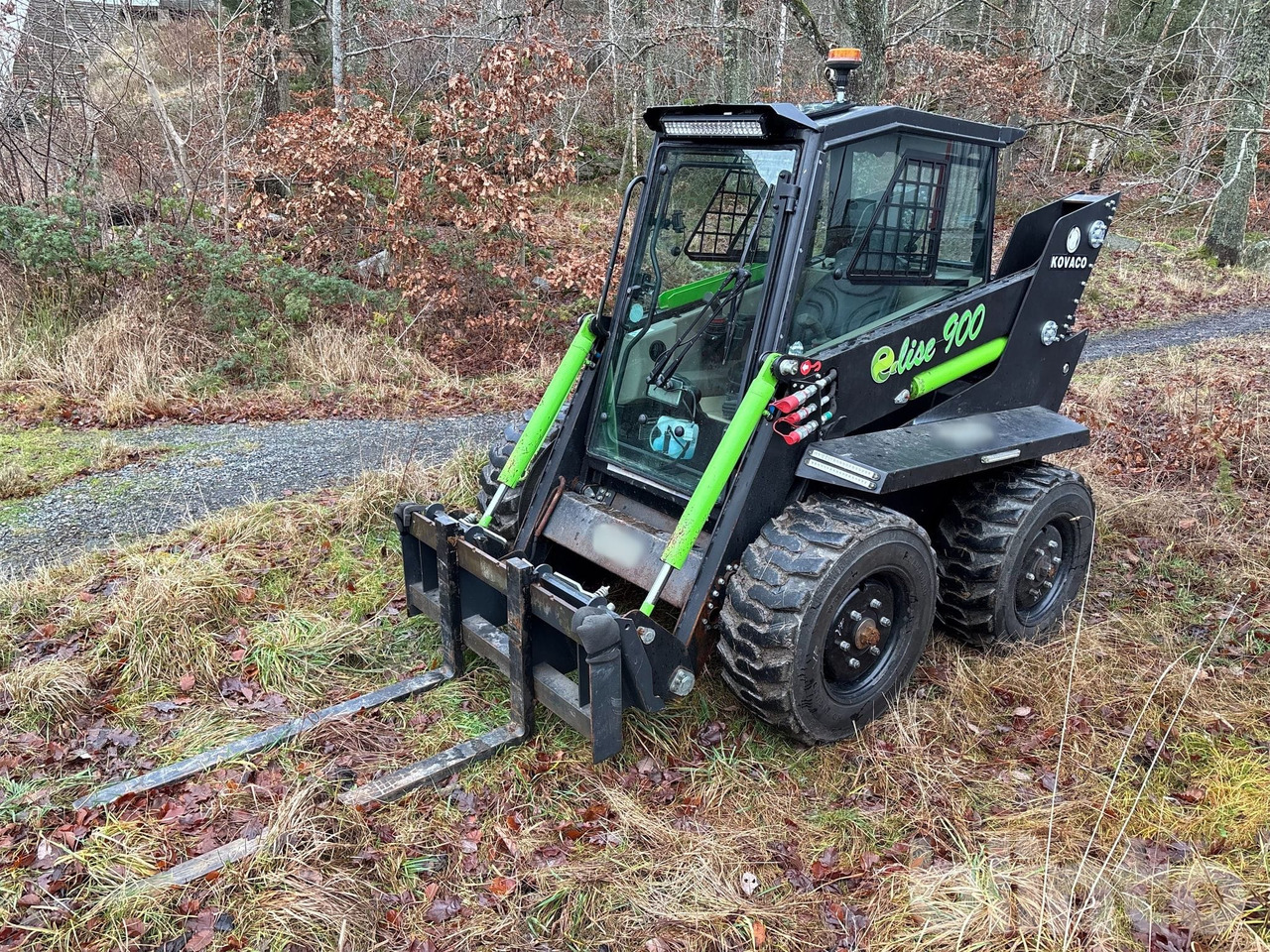 Kovaco Elise 900 - Мини-погрузчик с бортовым поворотом: фото 3 Kovaco Elise 900 - Мини-погрузчик с бортовым поворотом: фото 3