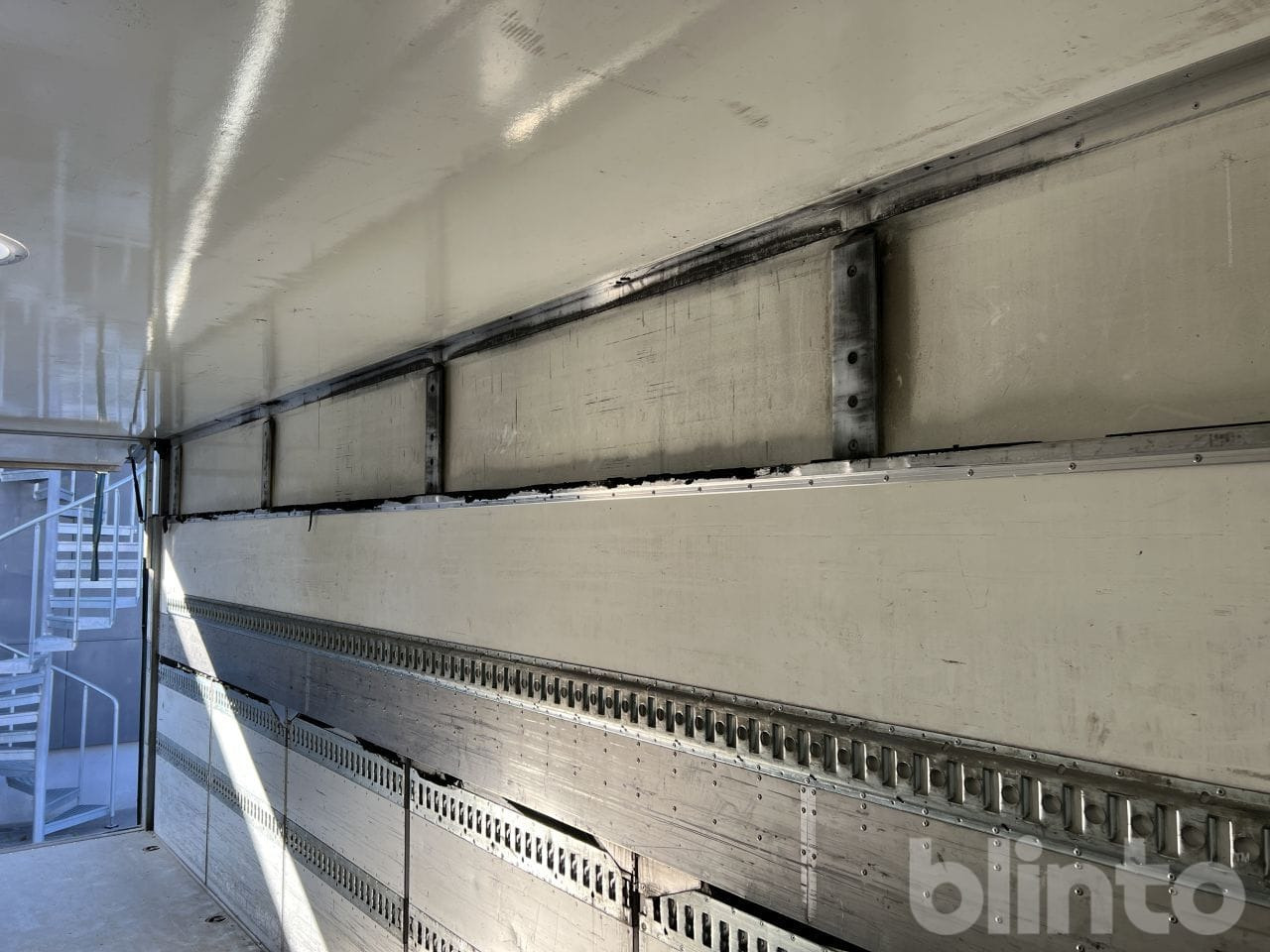 MAN TGM 26.340 6X2 - Грузовик с закрытым кузовом: фото 5 MAN TGM 26.340 6X2 - Грузовик с закрытым кузовом: фото 5