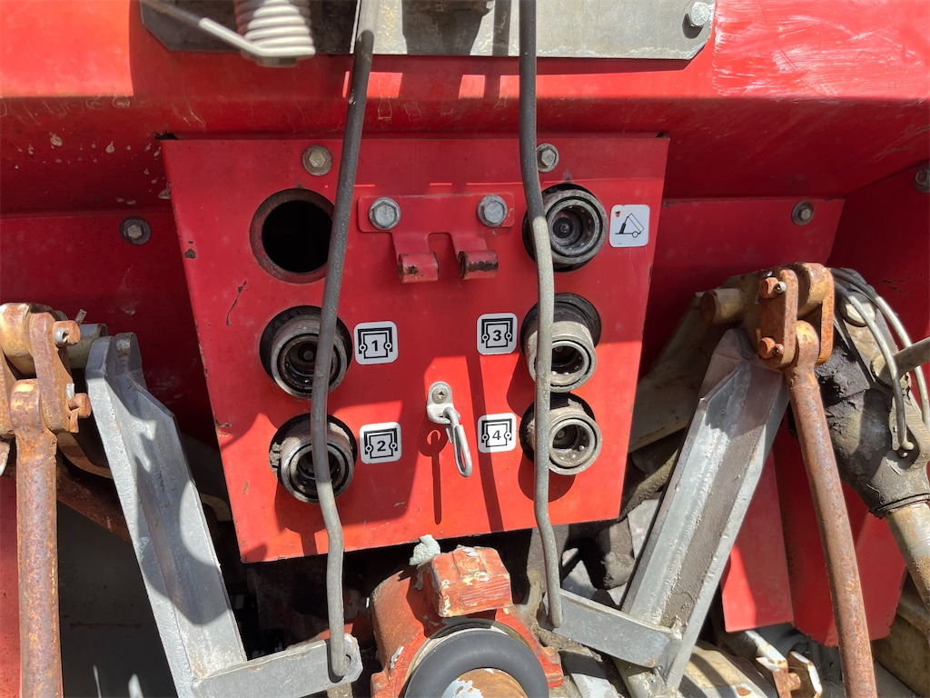 Трактор MASSEY FERGUSON 575-2 8V: фото 34