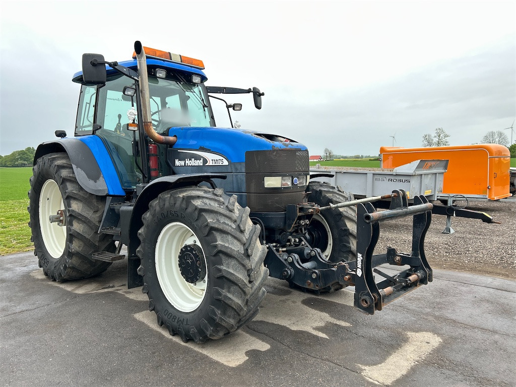 NEW HOLLAND TM 175 4WD - Трактор: фото 3 NEW HOLLAND TM 175 4WD - Трактор: фото 3